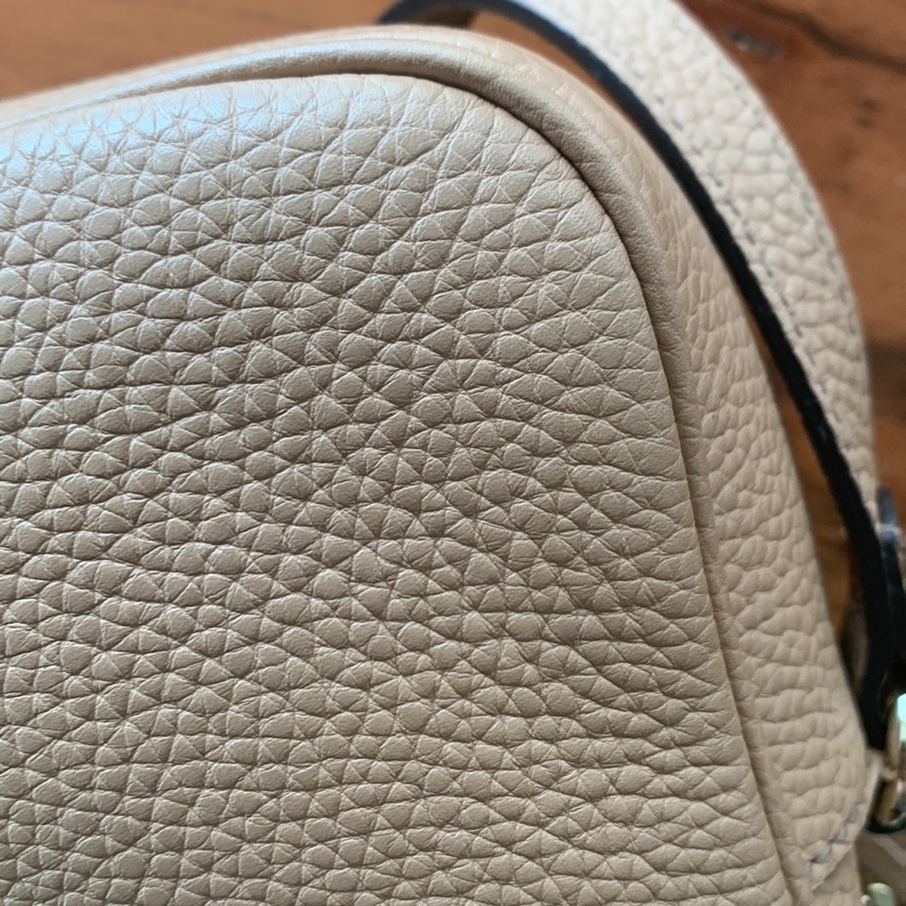 ✨HOST PICK✨GUCCI Soho disco camera bag in rose beige with strap bag 1️⃣4️⃣8️⃣0️⃣ - Picture 6 of 17